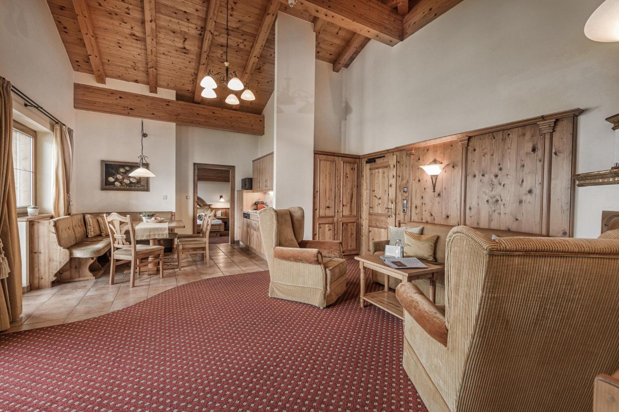 Aster Boutique Hotel & Chalets Fuegenberg Habitación foto